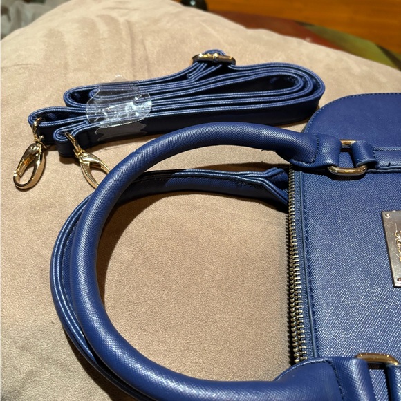 Very gentley used bag in excellent condition - Picture 3 of 6